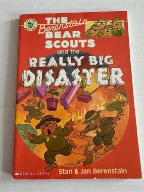 Vintage Berenstain Bear Scouts and the Really Big Disaster Chapter Book